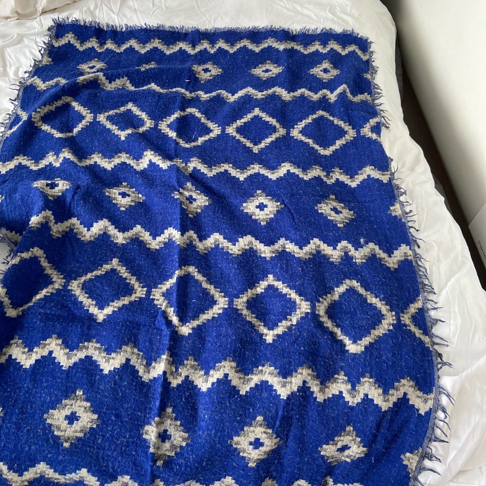 COPY - Aritzia Diamond Mosaic Blanket Scarf (full…